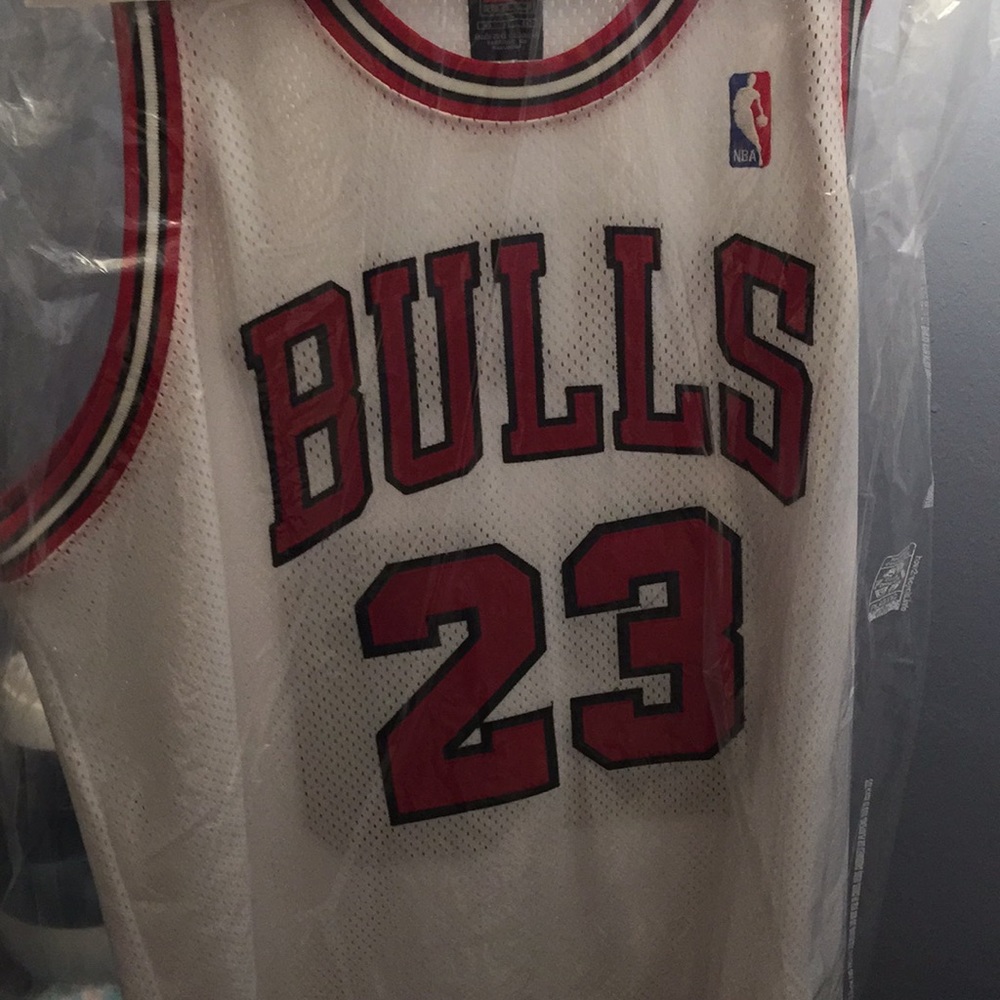 Chicago Bulls home jersey